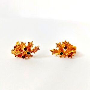 Christmas Holly Gold Tone Clip On Earrings‎ Red & Green Rhinestones Vintage